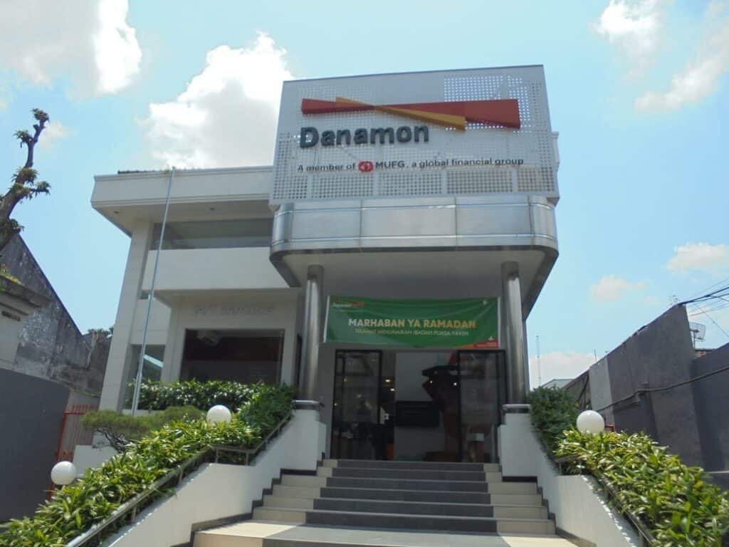 Fasad Bank Danamon Yang dikerjakan Oleh Lavia Sinergi Utama